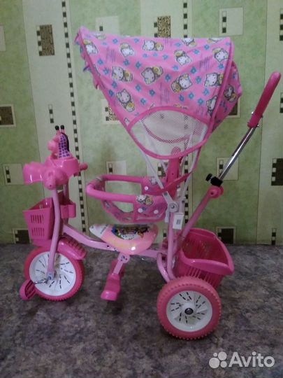 Детский трехколесный велосипед с ручкой