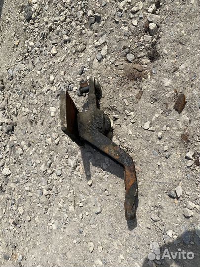 Кронштейн рулевой тяги (маятниковый) Iveco Eurotra