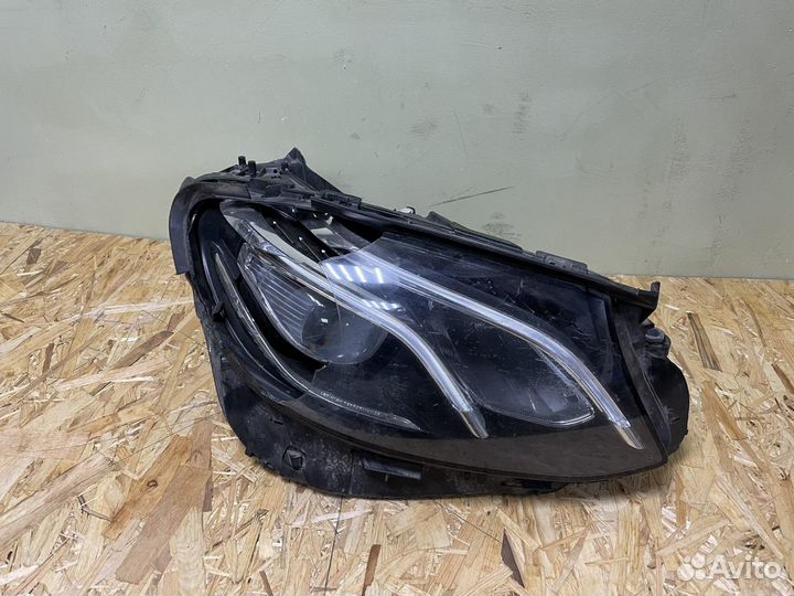 Фара правая w213
