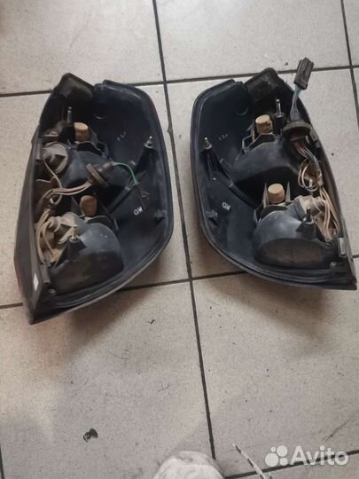 Задние фонари Subaru Outback 2000 г