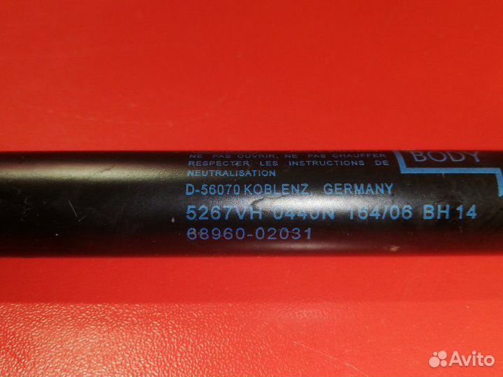 Амортизатор багажника задний левый Toyota Corolla