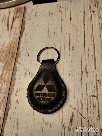 Брелок для ключей из натуральной кожи