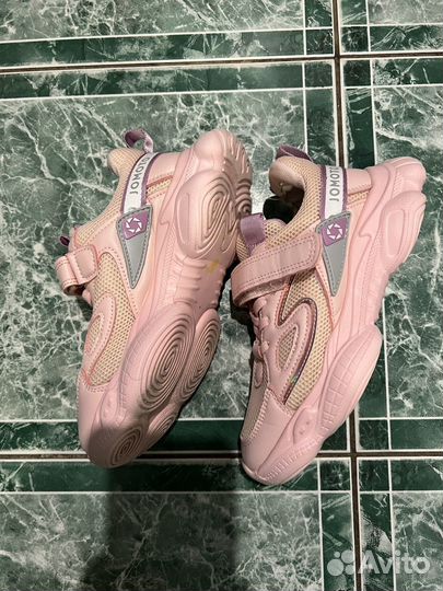 Кроссовки для девочки