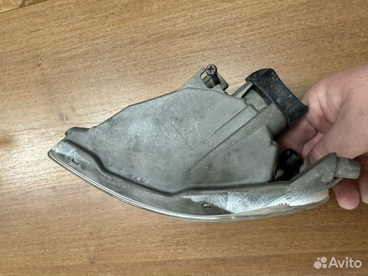 Фара туманка Toyota Harrier / Lexus RX300