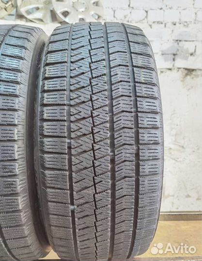Bridgestone Blizzak VRX2 205/50 R17 93Q