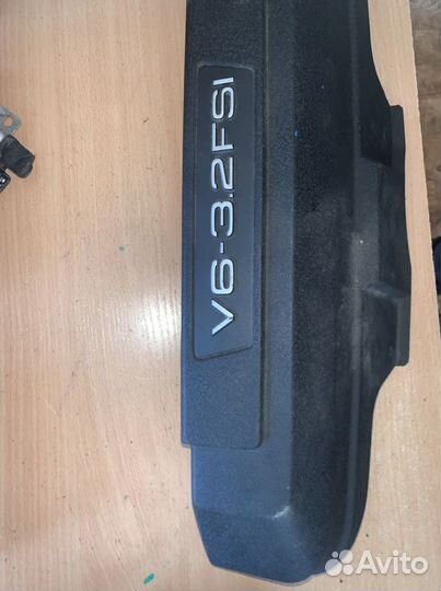 Накладка декоративная 3.2 V6 AUK на двигатель