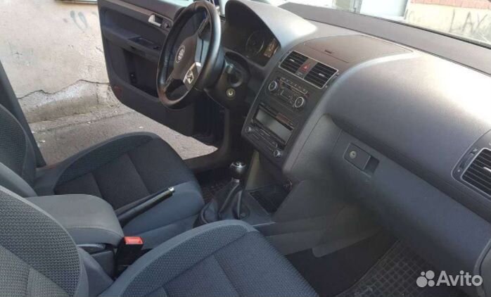 Volkswagen Touran 2010 г по запчастям