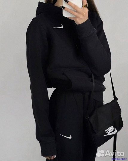 Удобство на тренировке: женские костюмы