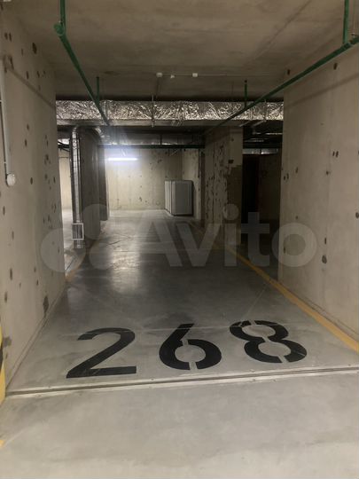 Машиноместо, > 30 м²