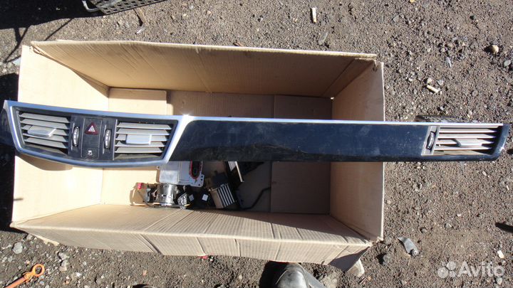 Дефлекторы воздуха w212 Mercedes a2128300154