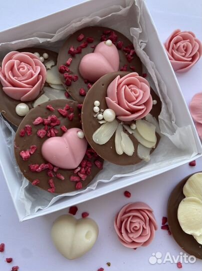 Пасхальное яйцо из шоколада с сюрпризом