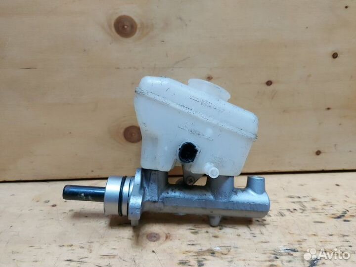 Главный тормозной цилиндр Toyota Mark Ii GX110