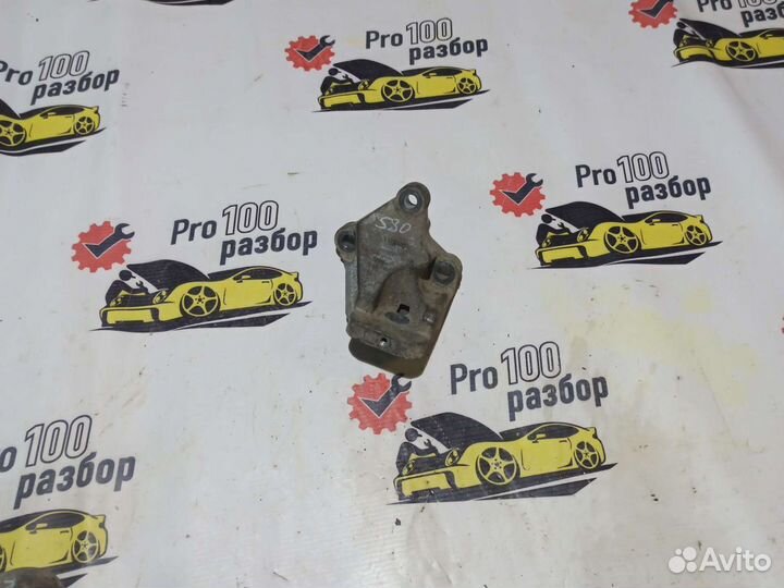 Volvo s80 2.9 кронштейн двигателя