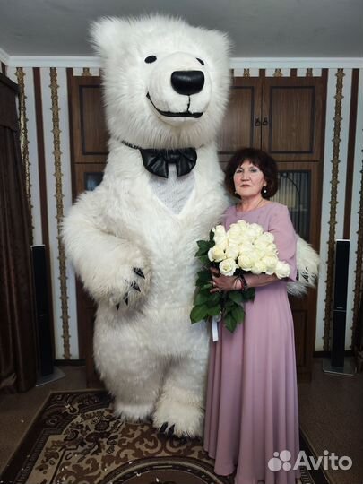 Белый медведь (мишка) на праздник