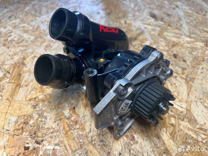 Помпа Audi C8 (2018—2023) 06H 121 111 Q, 06H 121 0