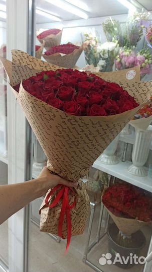 51 роза за 2000