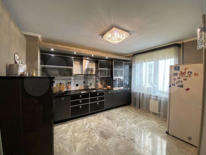 3-к. квартира, 112,8 м², 4/8 эт.