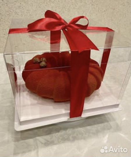 Торт, эклеры, макарон