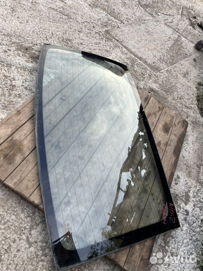 Стекло заднее kia rio 2 седан 2007г