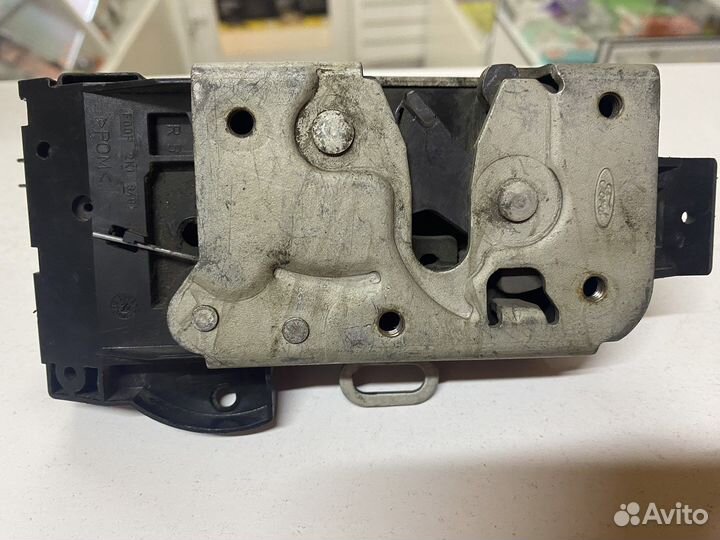 Замок двери передней правой Ford