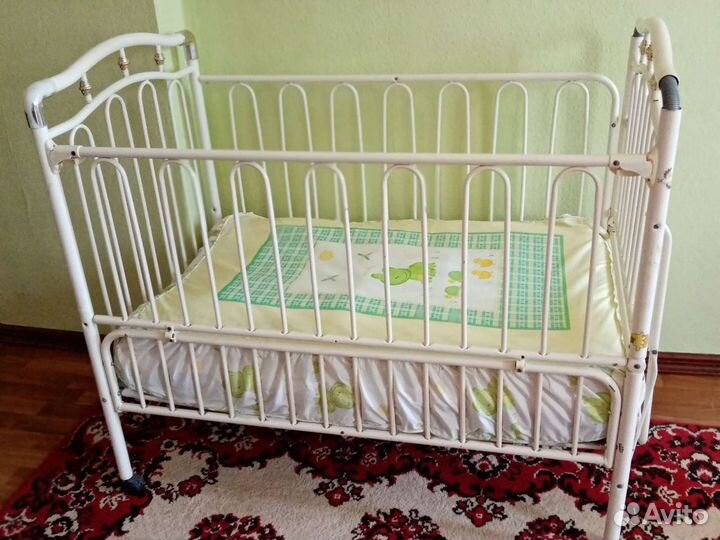 Детская кроватка с люлькой и матрасом