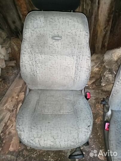 Автомобильные кресла передние