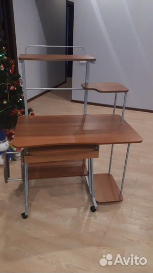 Компьютерный стол