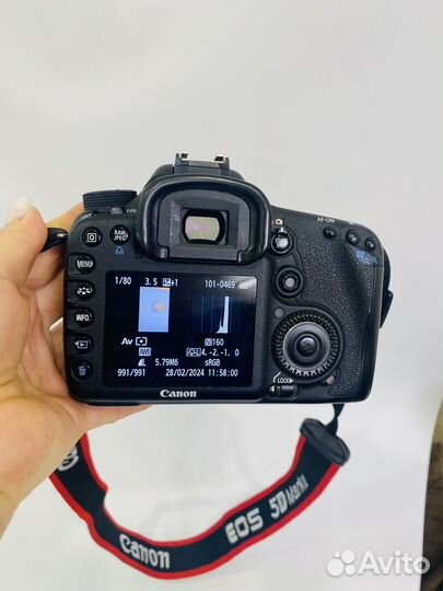 Зеркальный фотоаппарат canon