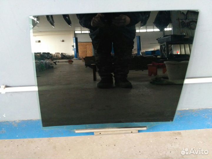 Стекло заднее левое Toyota Land Cruiser 200