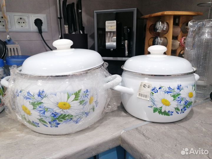 Набор эмалированных кастрюль новый 2 шт