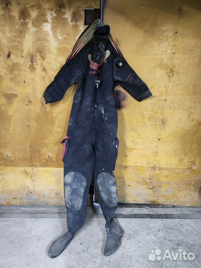 Сухой гидрокостюм для дайвинга