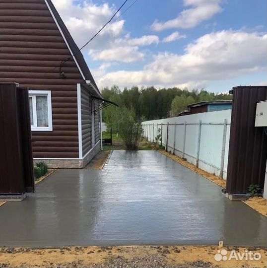 Бетонирование двора парковки дорожек Отмостка
