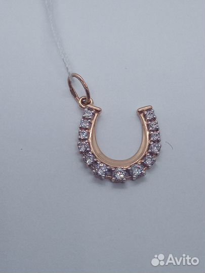 Золотая подвеска с камнем