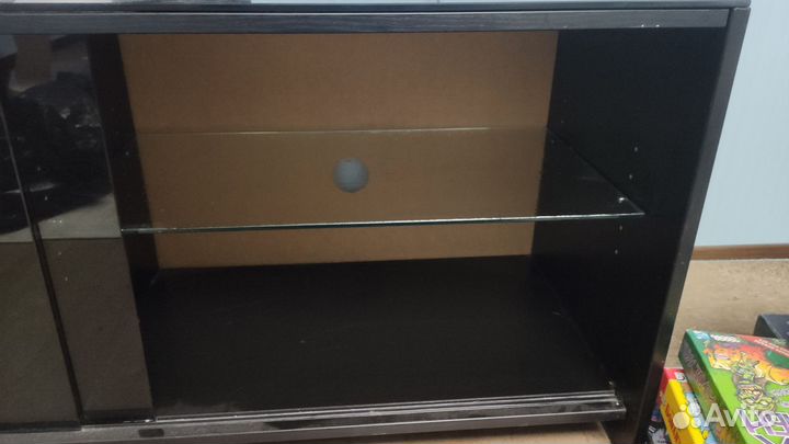 Стеклянная тумба под тв