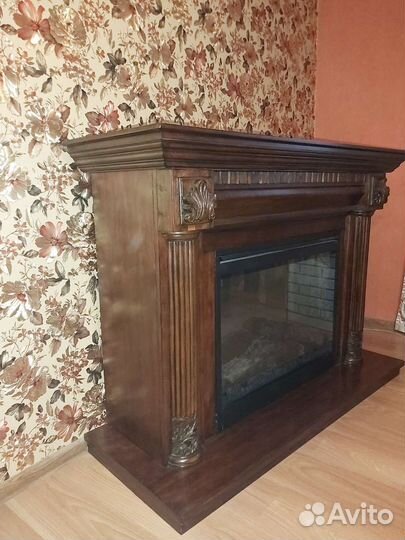 Портал с электрокамином из дерева