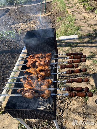 Шампура с деревянной ручкой есть для кебаба