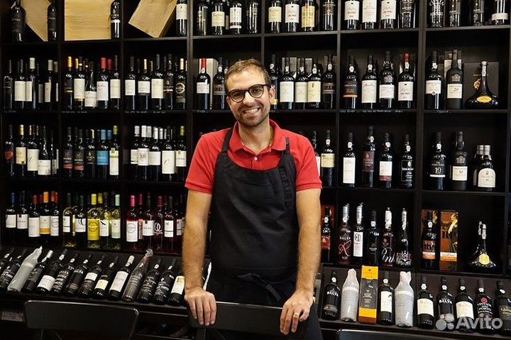 Сотрудник в сетевой магазин