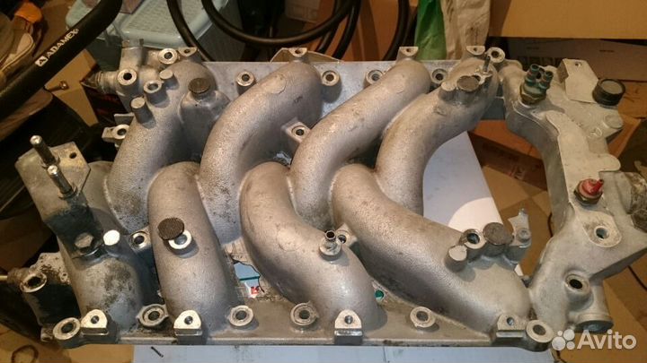 Впускной коллектор mercedes 500 SE W126 M 117.965