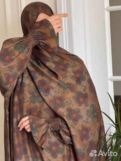 Красивое намазное платье с шарфом