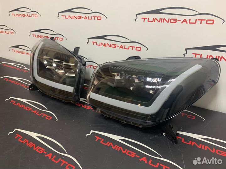 Фары Toyota RAV4 (XA20) 2000-2005г