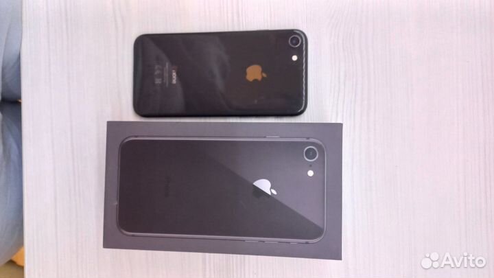 iPhone 8, 64 ГБ