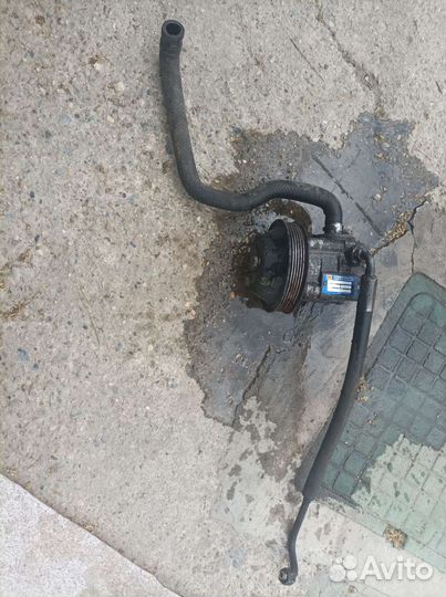 Насос гидроусилителя на мерседес 208