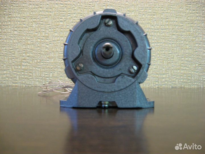 Электродвигатель асинхронный аве-052-4му3