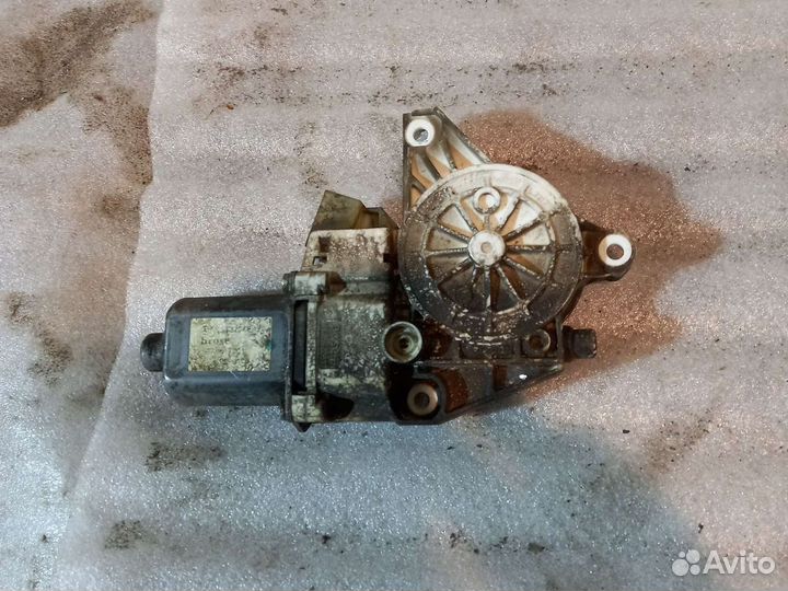 Моторчик стеклоподъемника передней правой двери Ме