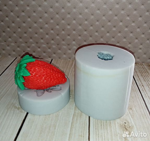 Силиконовая форма Клубника с листьями большая