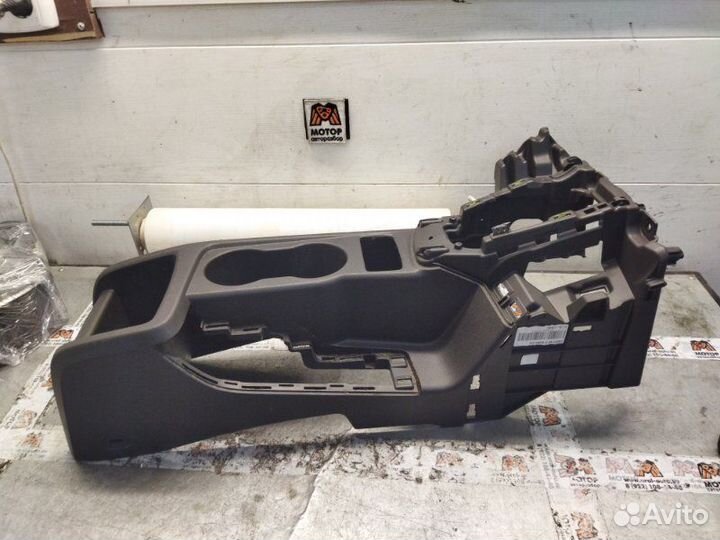 Консоль Ford Focus 3 хетчбэк 1.6L duratec TI-VCT