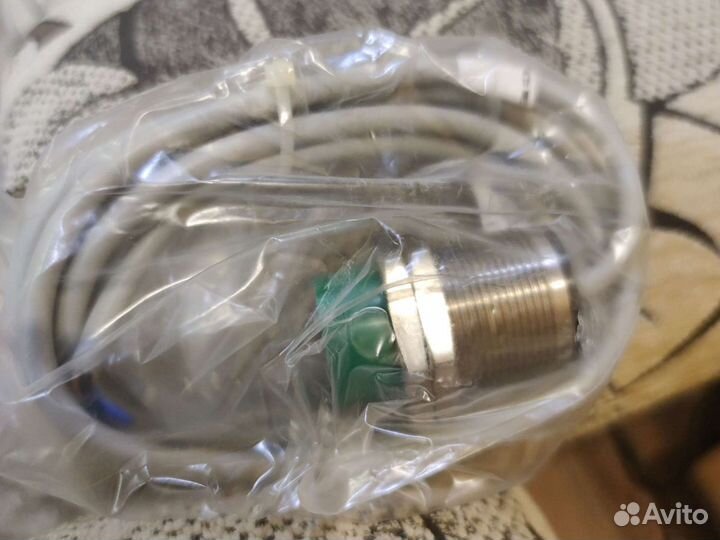 Бесконтактный датчик вби-М30-46У-2111-Л