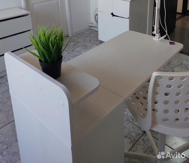 Маникюрный стол складной новый