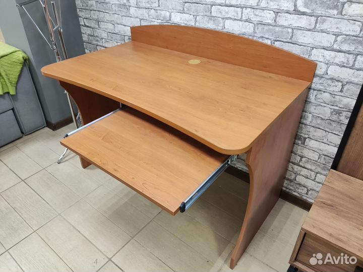 Компьютерный стол, письменный стол