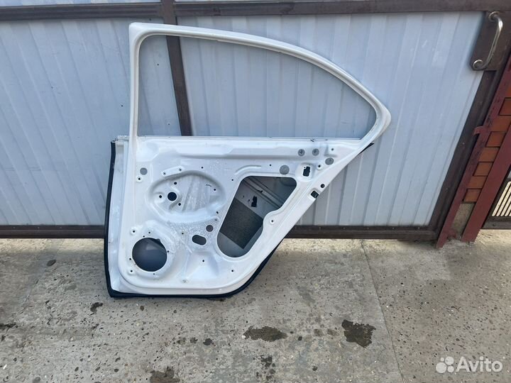 Дверь задняя правая volkswagen jetta 6